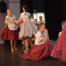 Elolvadt a világ, de a közepén anya ül és ott ülök az ölében én