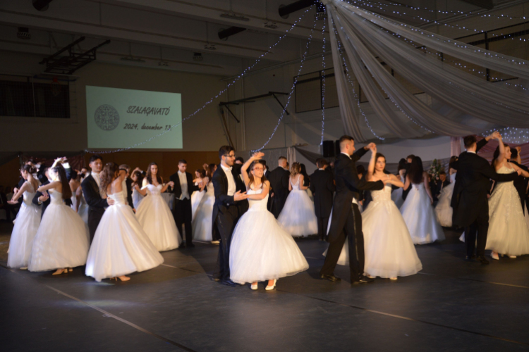 Szalagavató ünnepséget rendezett a PG