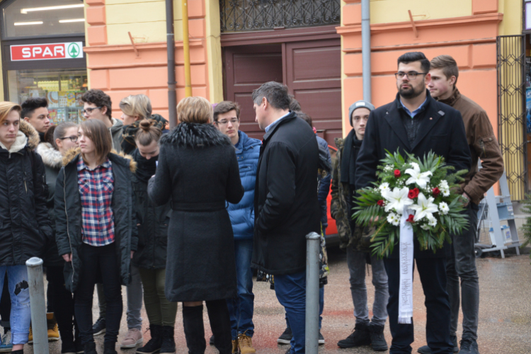 Koszorúzással emlékeztek meg a nagynevű íróról