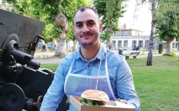 A szomjoltó mellé ínycsiklandó hamburgerrel is szolgálnak az Ágyúban