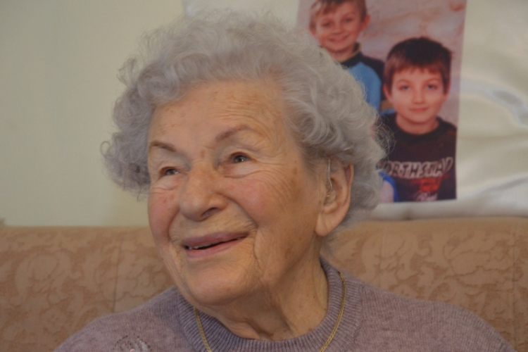 100 évesen sem utasít vissza egy jó kártyapartit