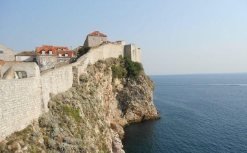 Túl sok a túrista Dubrovnikban, ezért korlátozzák a városközpontba látogatók számát