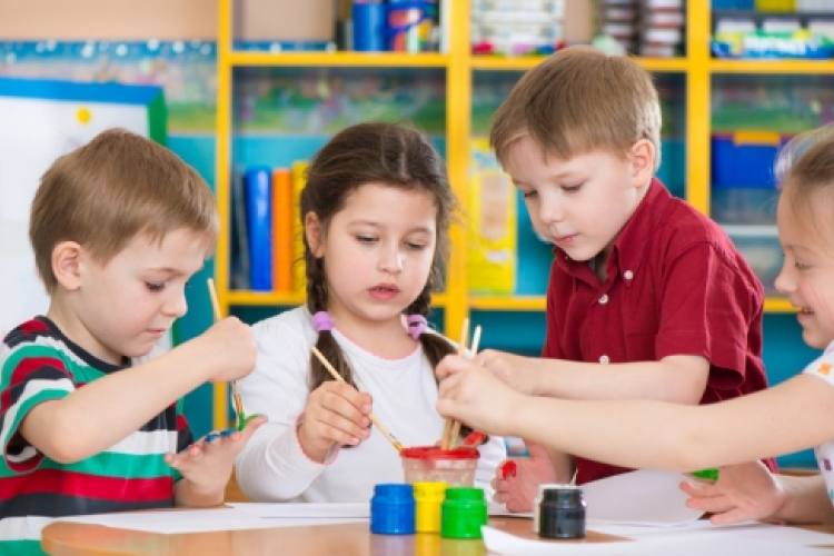 Részlegesen működni fognak a bölcsődék és az óvodák