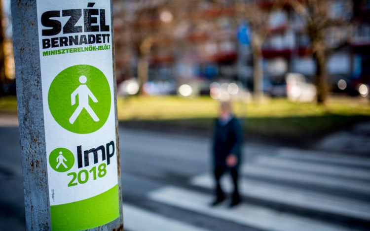 30 napon belül el kell távolítani a plakátokat