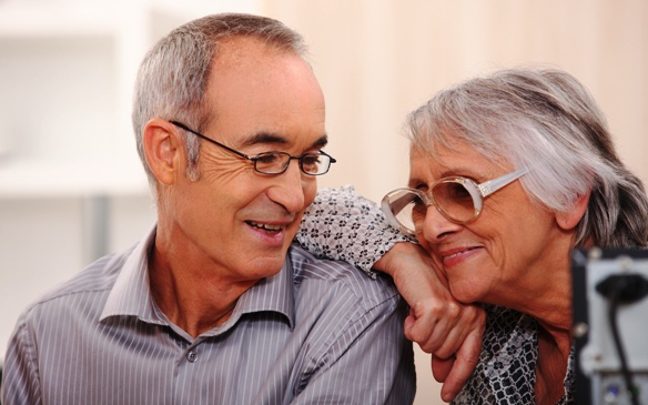 Könnyen javítható az öregkori látás is