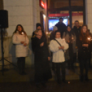 Lobog már az öröm lángja is