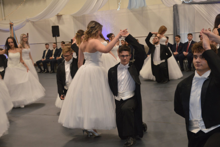 Szalagavató ünnepséget tartott a PG