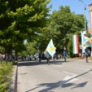 Zászlóforgatók a Kossuth-utcán