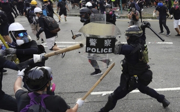 Hétfőre is tanítási szünetet hirdettek az újra fokozódó helyzet miatt Hongkongban