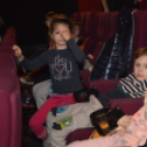 Ingyen mozizást és finom szaloncukrot kaptak Télapóra