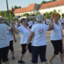 Csaknem száz szenior örömtáncos ropta a főtéren