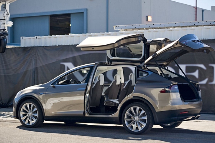 Villámgyors töltést ígér Tesla Motors alapítója