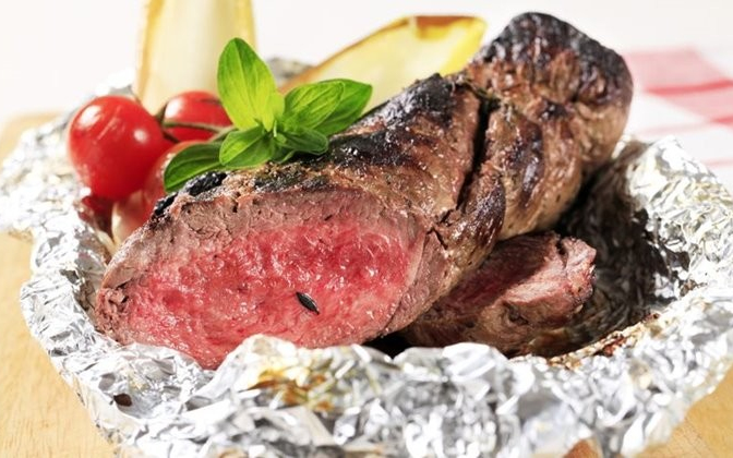 Ezért tilos alufóliába csomagolni az ételt