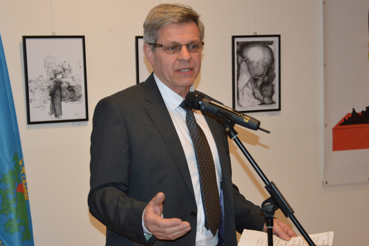 Rajzokon elevenednek meg a jászfényszarui szobrászművész alkotásai