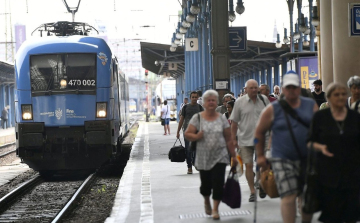 Változik a vonat- és autóbusz-közlekedés pünkösdkor