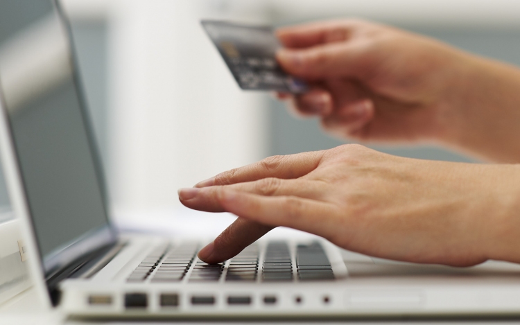 A vártnál nagyobb lehet az online vásárlások részaránya az adventi hetekben