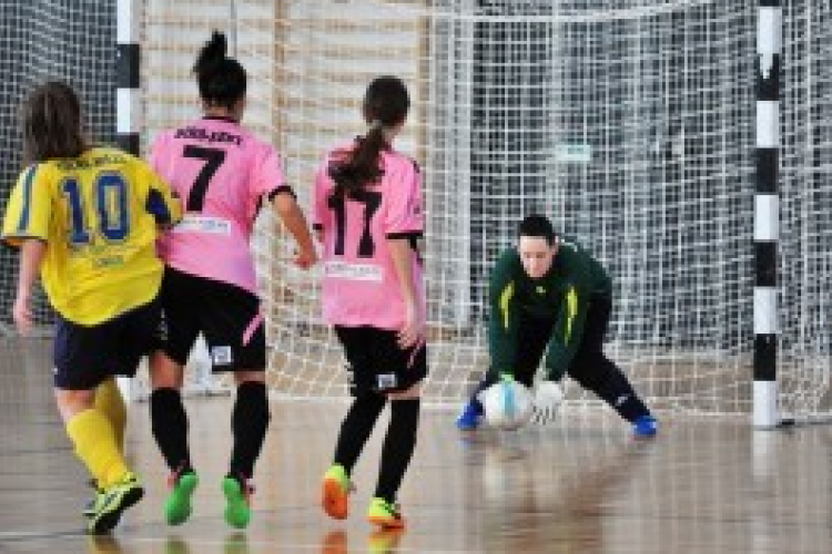 Nehéz mérkőzésen nyert a listavezető