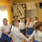 Zenés műsorral köszöntötték az idősotthonok lakóit Kiskunfélegyházán