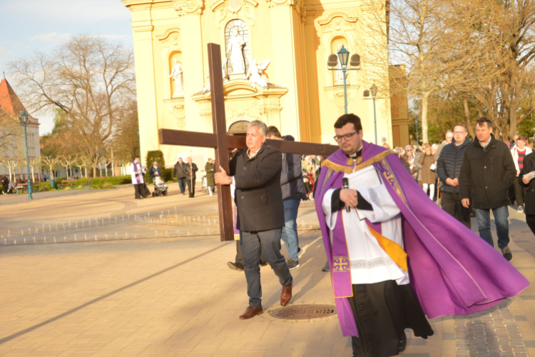 Városi keresztút Kiskunfélegyházán