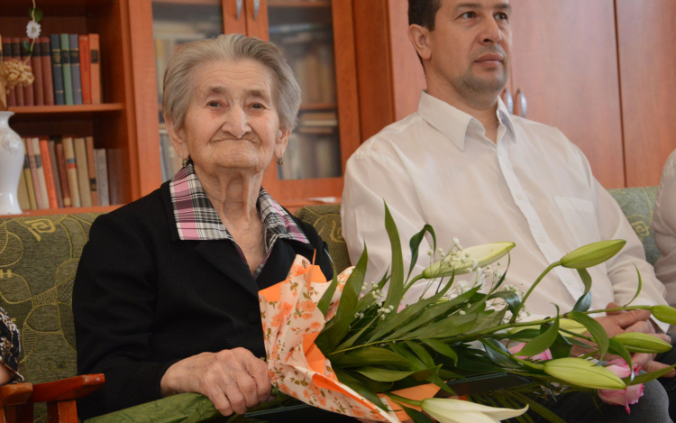 90 év, mely tele élményekkel, bölcsességgel, sok-sok munkával és szeretettel