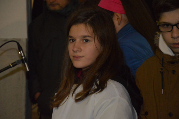 Fellobbant a remény lángja városunk adventi koszorúján