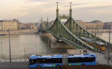 Először állt forgalomba ilyen busz Budapesten