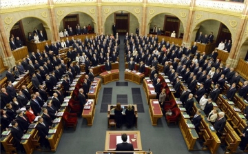 OGY – Meghosszabíthatja a kilakoltatási moratóriumot a parlament