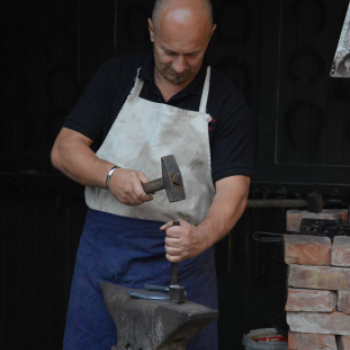 Jókedvű sokadalom gyűlt össze a Malom alatt