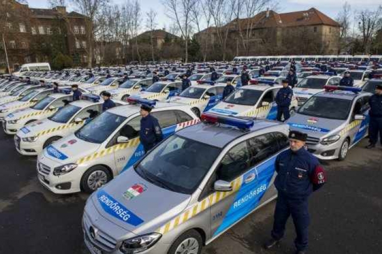 385 új szolgálati gépjárművet kapott a rendőrség