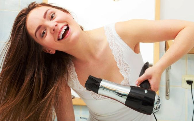 A frizura áll a kopaszodás mögött