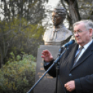 Felavatták Petőfi Sándor mellszobrát Pálmonostorán