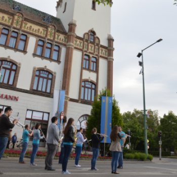 Zenés ébresztővel indult május elseje