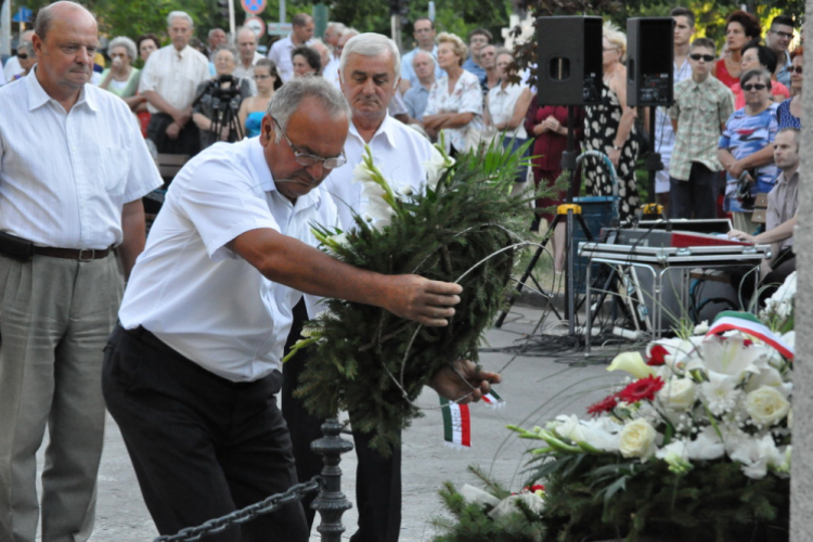 Felavatták a megújult Petőfi szobrot