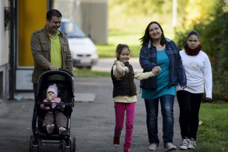 Már lehet igényelni a családtámogatásokat