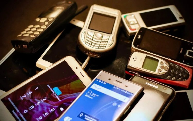 Már 7,5 tonnánál jár a használt mobiltelefonokat visszagyűjtő kampány eredménye