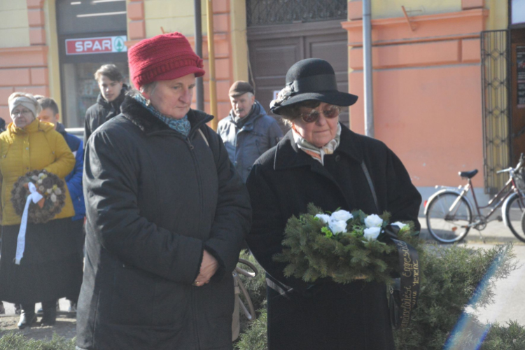 A Daru utcai mellszobor koszorúzásával folytatódott a Móra Emléknapok