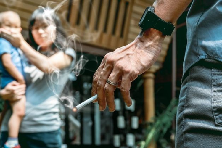 A szülői dohányzás később érezteti hatását