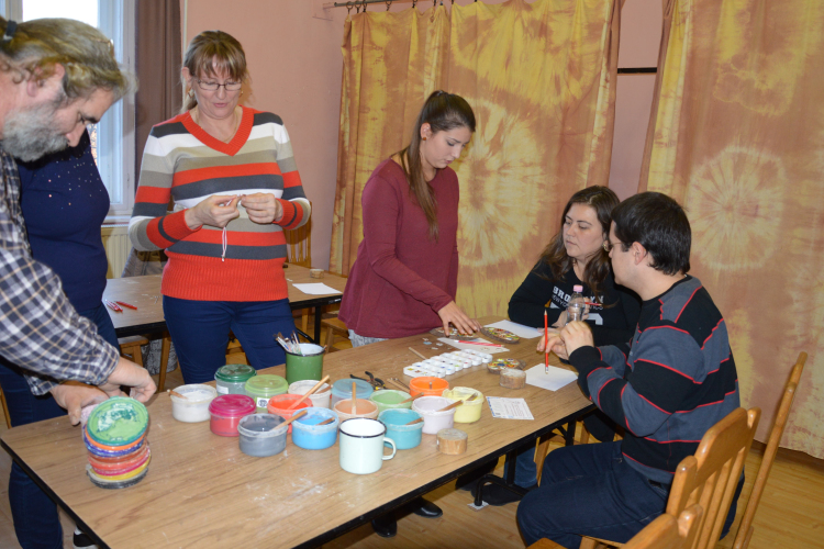 Ékszerek, díszek tűzzománcból