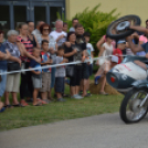 Nyolcan egy oldalkocsis motoron?