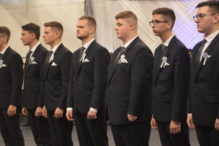 Szalagavató ünnepséget tartott a PG