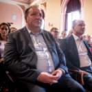 Szijjártó Péter és Lezsák Sándor közös pódiumbeszélgetést tartott Kiskunfélegyházán