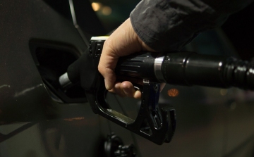 Nem változik az üzemanyagok jövedéki adója áprilistól