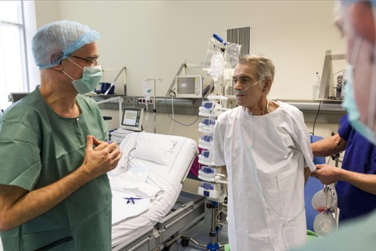 Elhagyhatta a kórházat az első magyarországi tüdőátültetésen átesett férfi