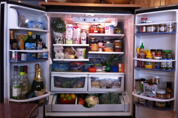 Pakolj okosan a hűtődbe