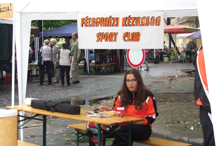 Illatfelhő leng a Kazinczy utca környékén