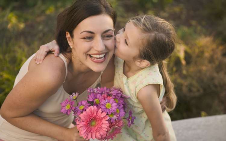 Isten éltesse az Édesanyákat!
