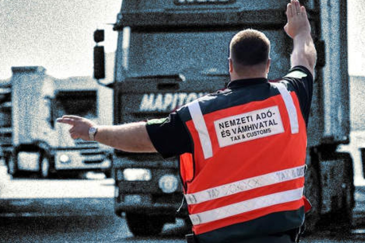 Nagy rakomány bukott a közúton