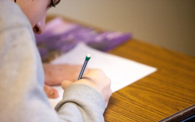 A magyar nyelv és irodalom írásbeli vizsgáival kezdődik hétfőn az érettségi