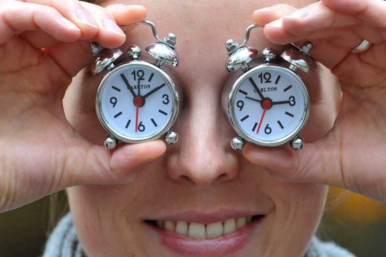 Jön az óraátállítás