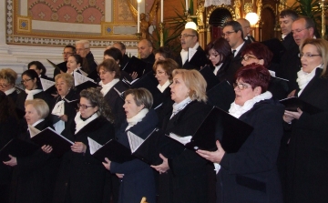 Hegedűszó és zengő dalok a Szent István templomban